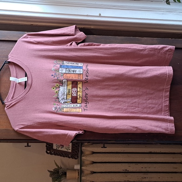 Canvas size L mauve Taylor's Version album books Taylor Swift short sleeve tee - Picture 1 of 5